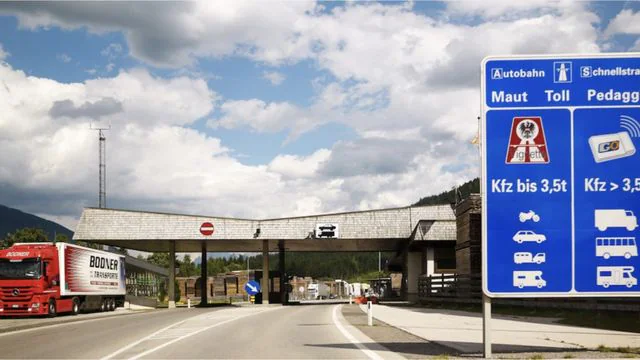 Frau kauft Vignette für 103,80 Euro und muss trotzdem 120 Euro Strafe zahlen