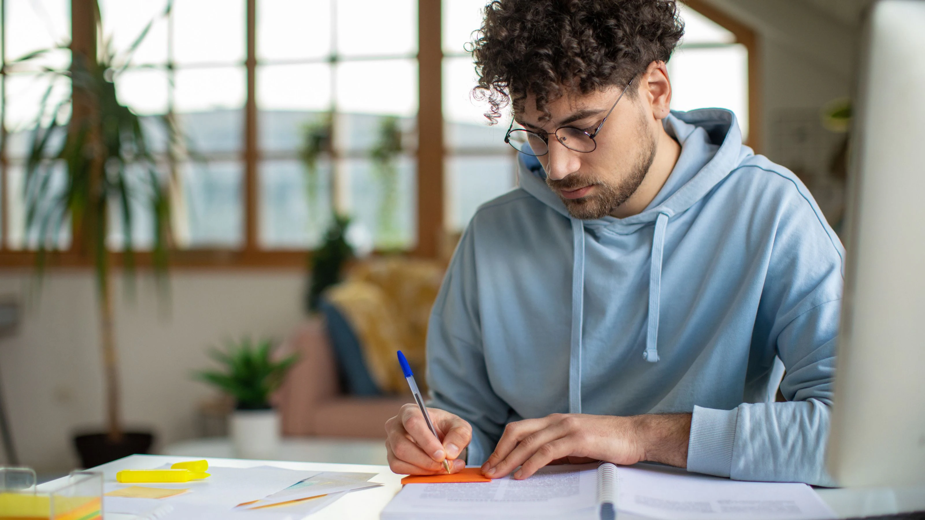 Dominik fand über ein Förderprogramm doch noch einen Einstieg ins Berufsleben. (Symbolfoto)